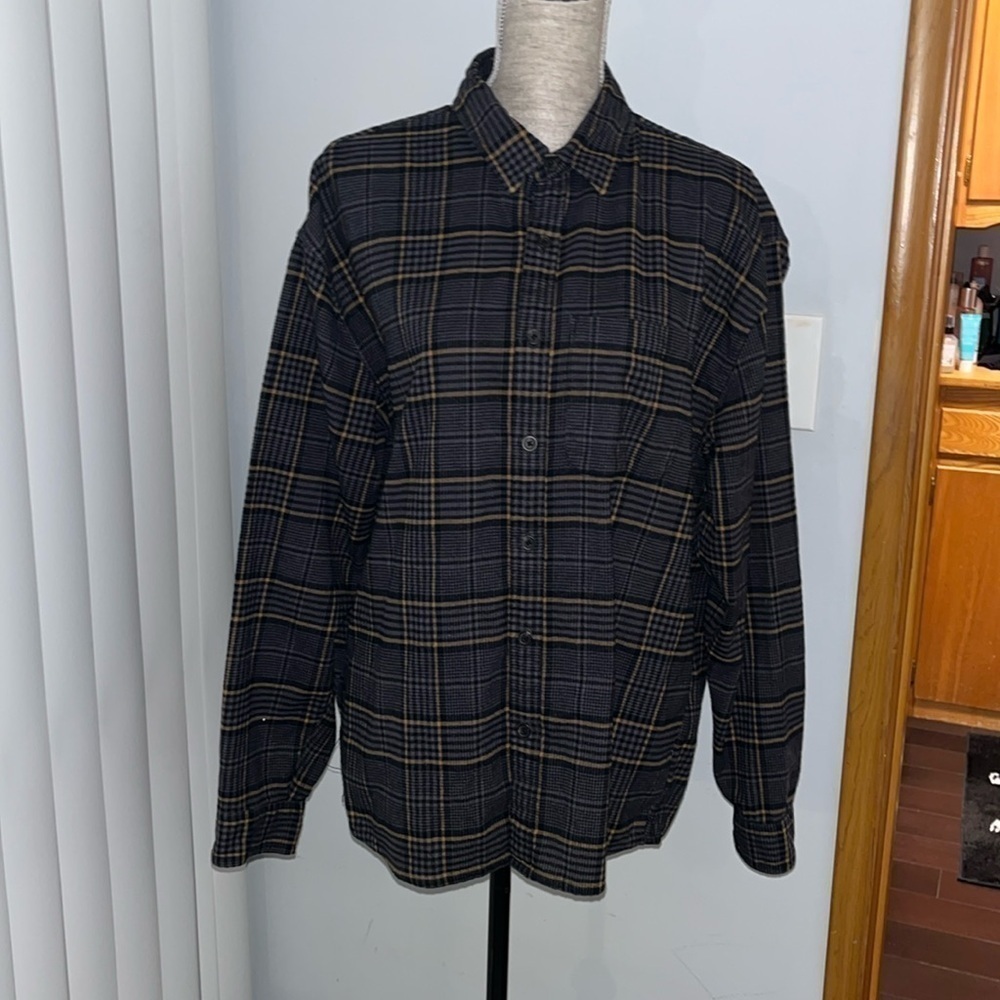 Abercrombie & Fitch soft A & F Flannel Large.  Excellent Condition black/Gray